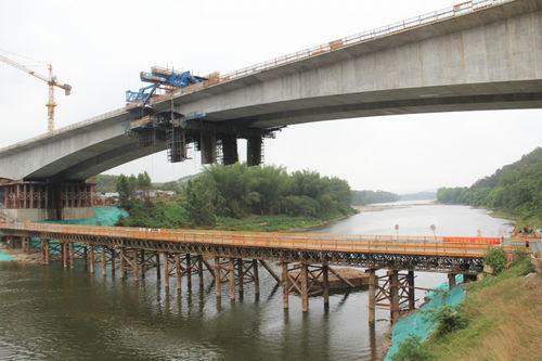 南湛高速跨南流江大橋施工正酣 橋梁工程扎實推進